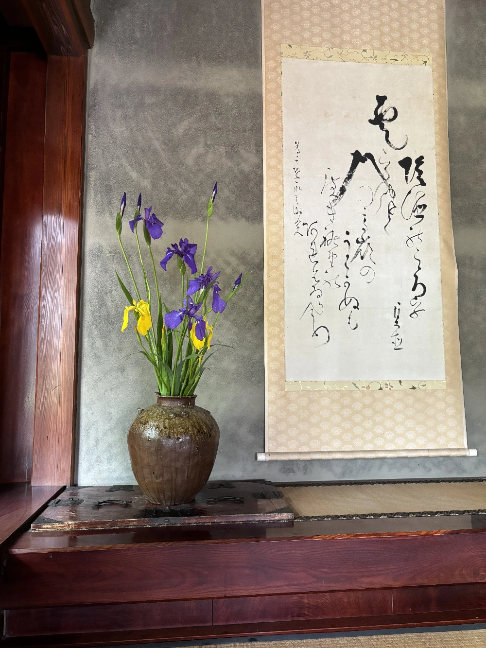 器と花、掛軸がひとつの景色になったしつらい